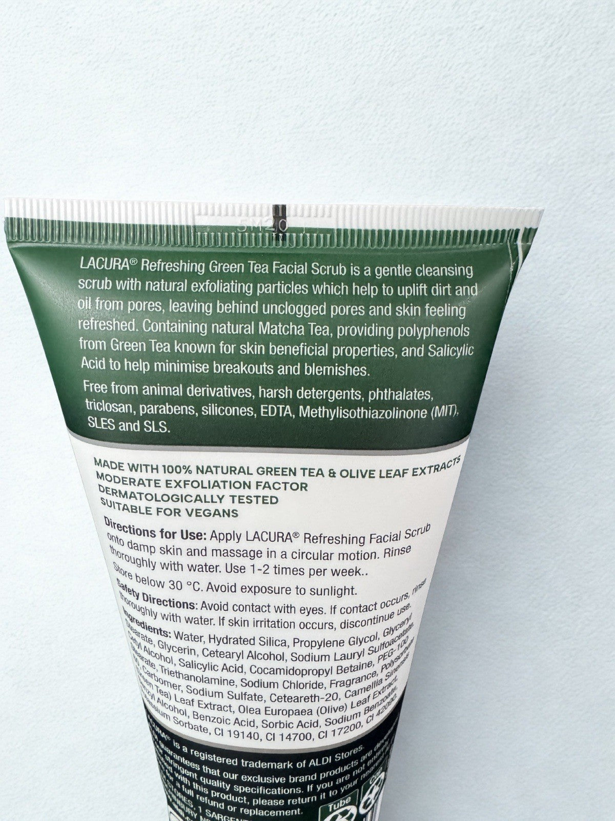 Lacura Refreshing Facial Scrub with Green Tea&Olive Leaf Relaxed&Refreshed 150ml