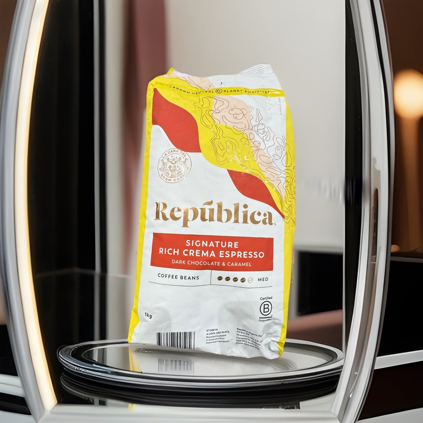 Republica Signature Organic Crema Espresso 1KG, Chocolate & Caramel Coffee Beans